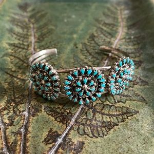 Zuni Handmade petite point Turquoise sterling silver bracelet by Trudy Quetawki